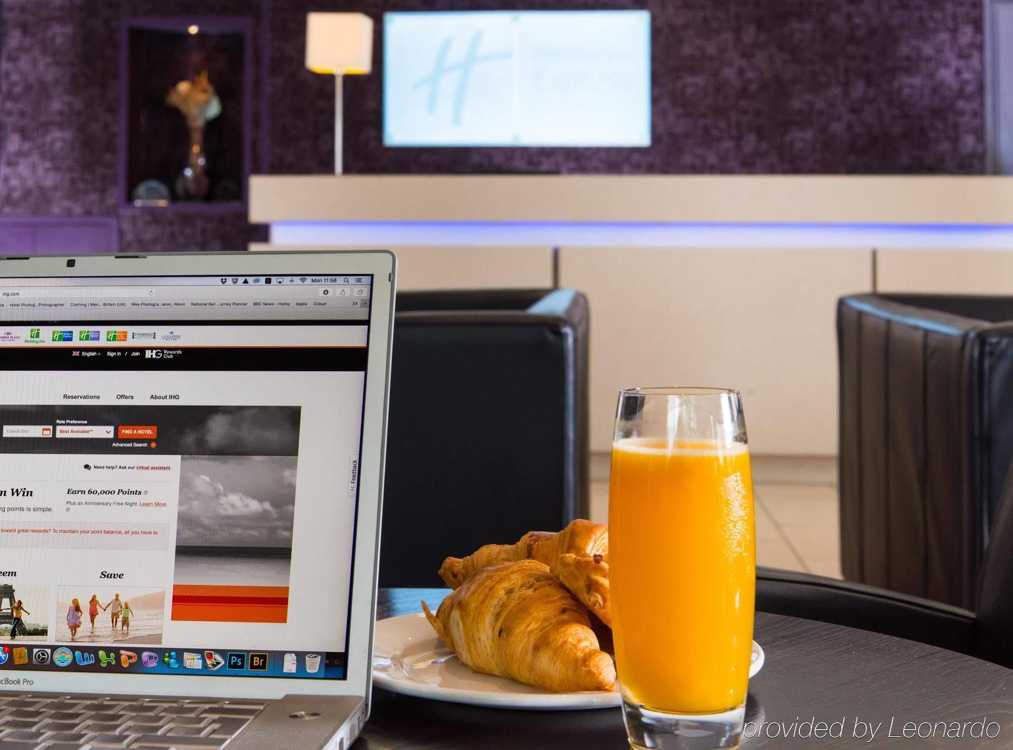 Holiday Inn Express Stoke-On-Trent By Ihg Exteriör bild